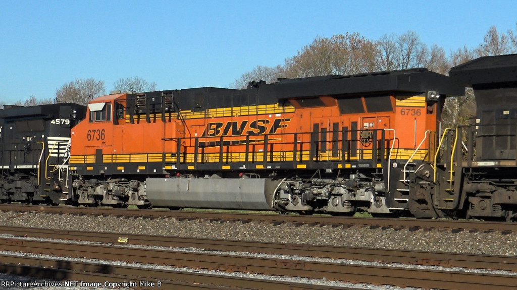 BNSF 6736